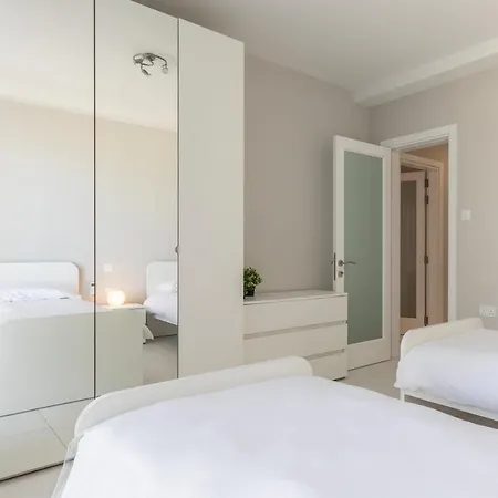 Unique Two Bedroom With Huge Outdoor Area And Close To Entertainment