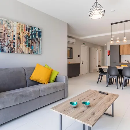 Unique Two Bedroom With Huge Outdoor Area And Close To Entertainment * Is-Swieqi
