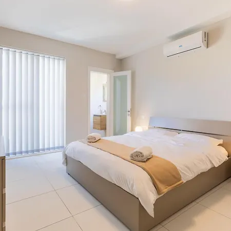 Apartment Unique Two Bedroom With Huge Outdoor Area And Close To Entertainment Is-Swieqi