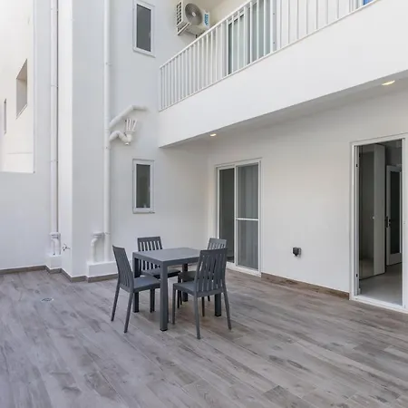 Unique Two Bedroom With Huge Outdoor Area And Close To Entertainment Is-Swieqi