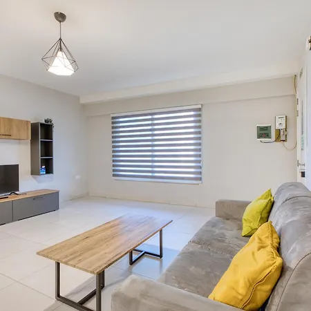 Apartment Unique Two Bedroom With Huge Outdoor Area And Close To Entertainment *