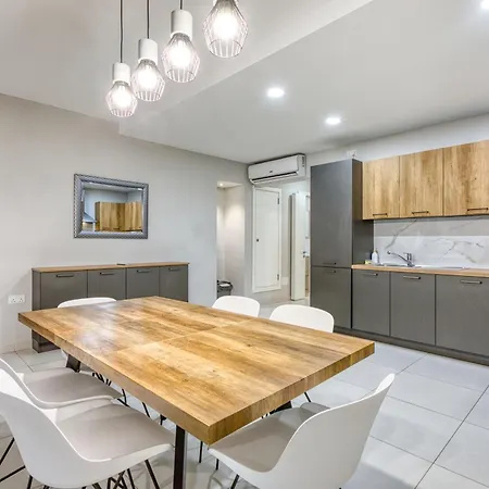 Unique Two Bedroom With Huge Outdoor Area And Close To Entertainment *