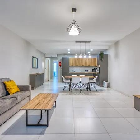 Unique Two Bedroom With Huge Outdoor Area And Close To Entertainment Is-Swieqi