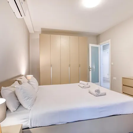 Apartment Unique Two Bedroom With Huge Outdoor Area And Close To Entertainment