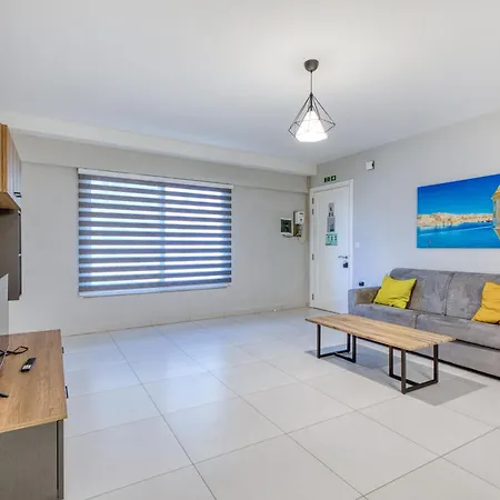 Apartment Unique Two Bedroom With Huge Outdoor Area And Close To Entertainment Is-Swieqi