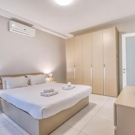 Unique Two Bedroom With Huge Outdoor Area And Close To Entertainment Is-Swieqi