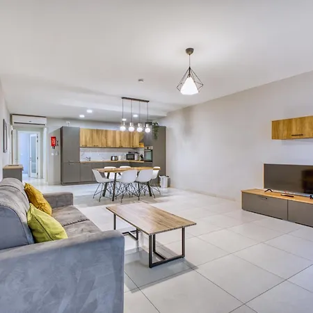 Apartment Unique Two Bedroom With Huge Outdoor Area And Close To Entertainment