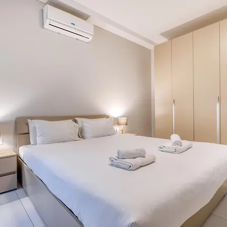 Unique Two Bedroom With Huge Outdoor Area And Close To Entertainment