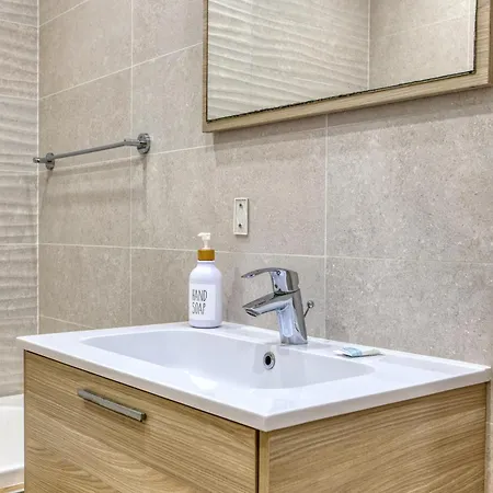 Lejlighed Unique Two Bedroom With Huge Outdoor Area And Close To Entertainment *