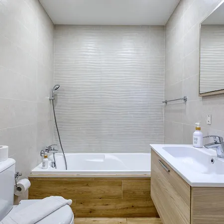 Unique Two Bedroom With Huge Outdoor Area And Close To Entertainment Is-Swieqi