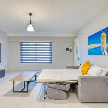 Unique Two Bedroom With Huge Outdoor Area And Close To Entertainment